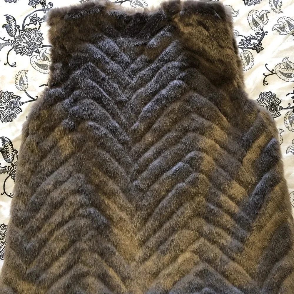 H&M faux fur vest - Picture 2 of 8